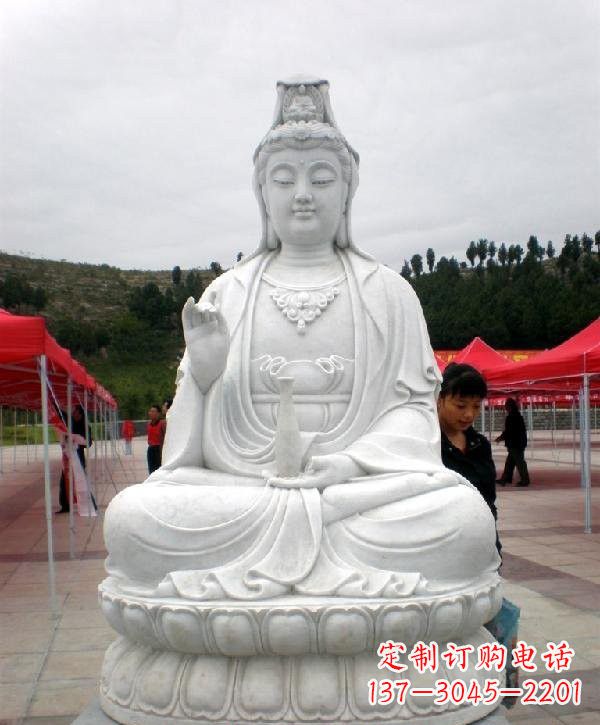 湖南寺庙坐式观音雕像