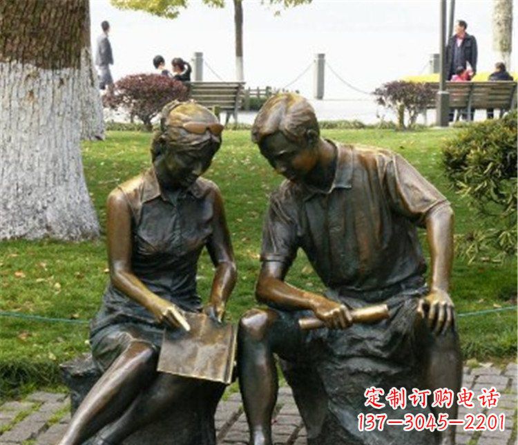 湖南讨论问题的学生铜雕