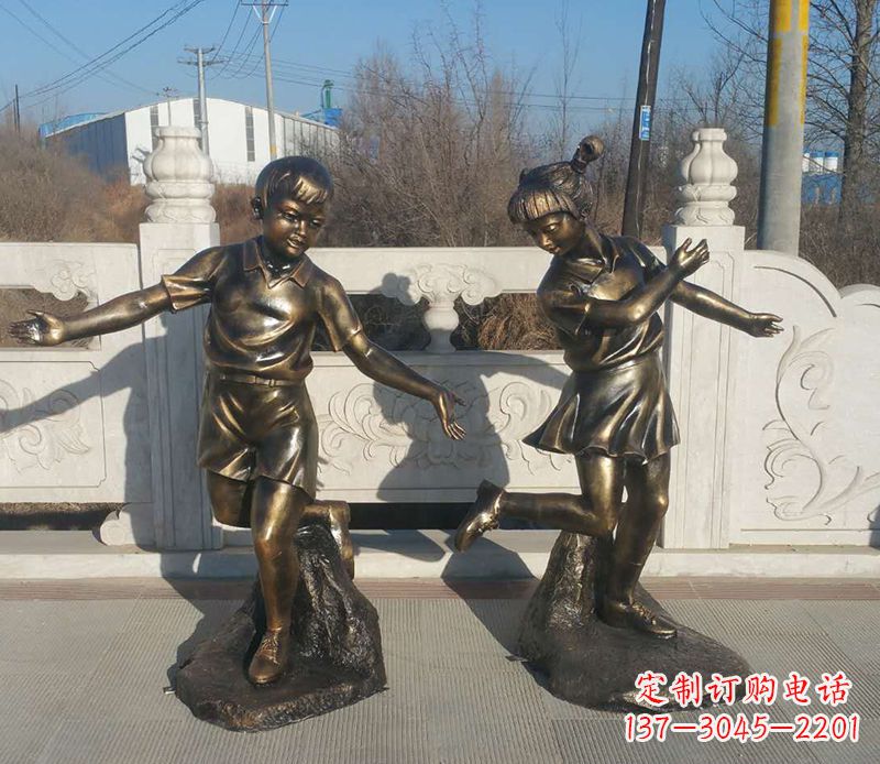 湖南踢毽子的儿童铜雕