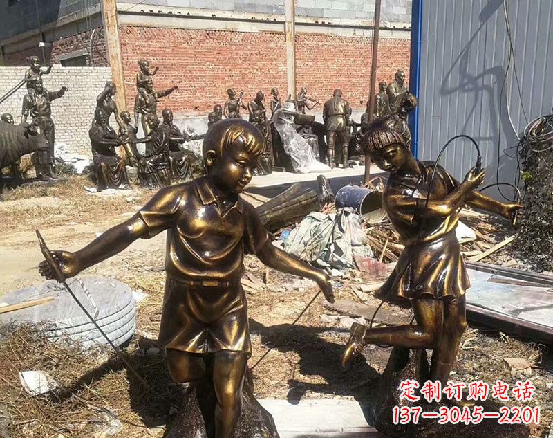 湖南跳绳的儿童铜雕