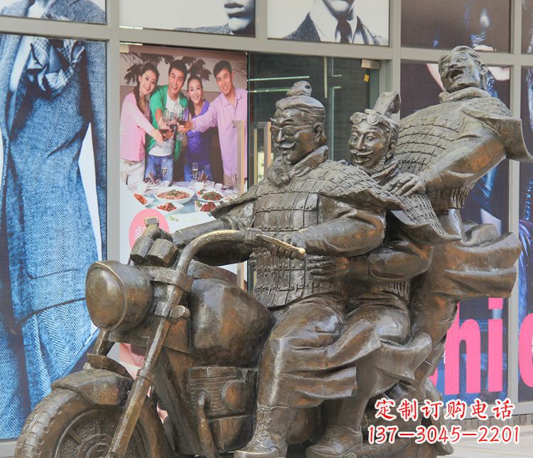 湖南铜雕步行街骑摩托人物雕塑