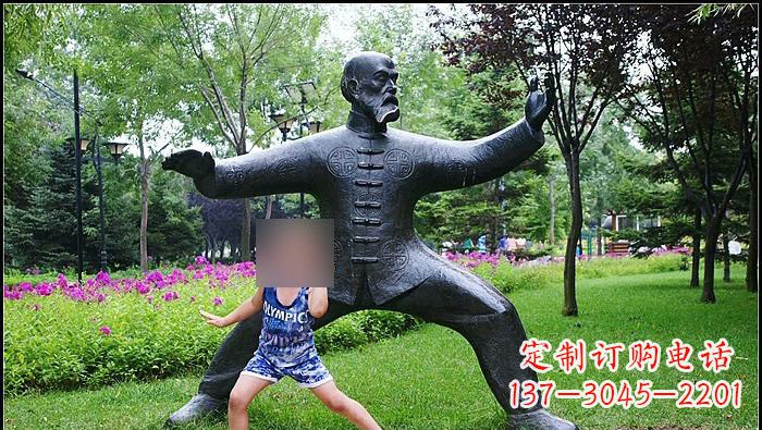 湖南铜雕打太极拳的老人