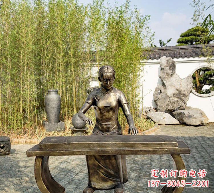 湖南铜雕弹古筝人物