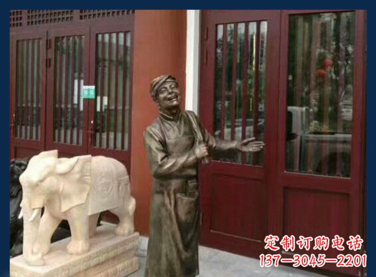 湖南铜雕店小二酒店迎宾人物雕塑
