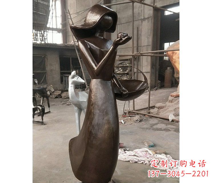 湖南铜雕逛街女孩人物雕塑