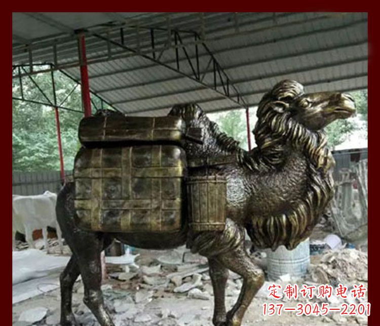 湖南拖行李的骆驼动物铜雕