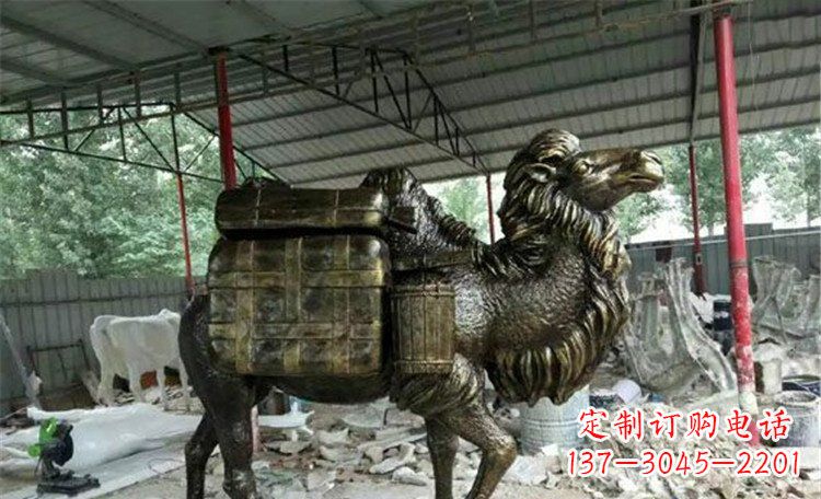 湖南拖行李的骆驼动物铜雕 (2)