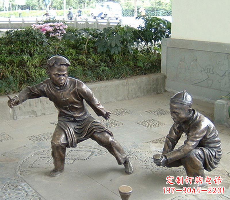 湖南玩陀螺的古代儿童铜雕