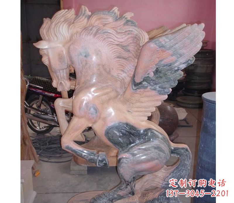 湖南晚霞红奔马石雕