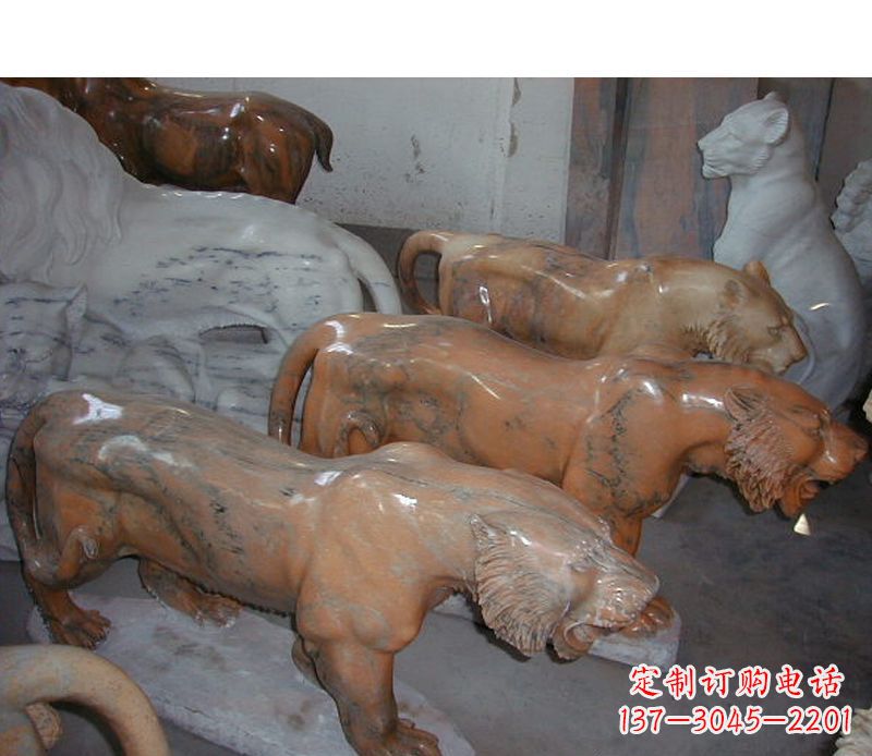 湖南晚霞红动物老虎石雕