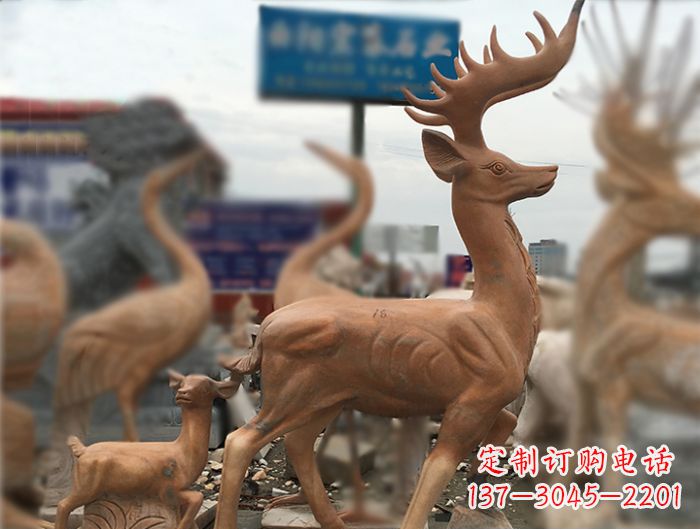 湖南晚霞红动物驯鹿公园石雕