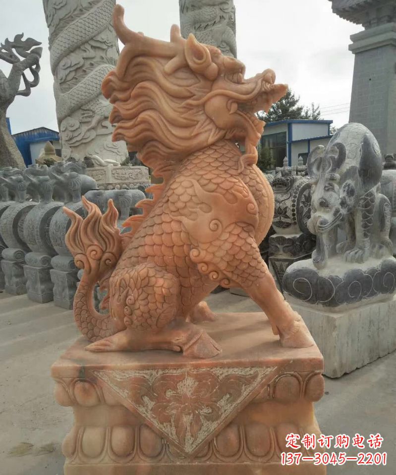 湖南晚霞红麒麟雕塑1
