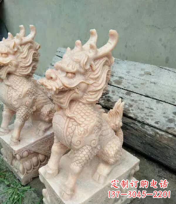湖南晚霞红石雕麒麟