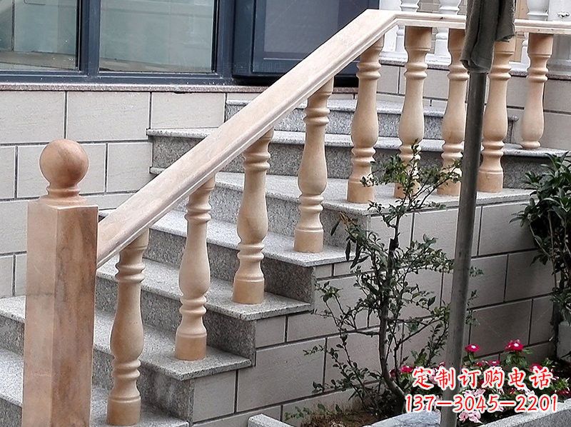 湖南晚霞红小区栏杆石雕