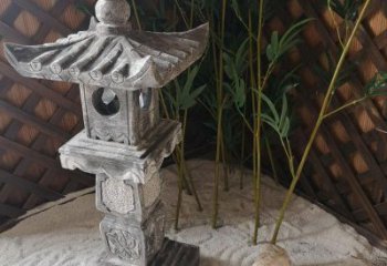 湖南青石仿古灯笼雕塑是由中领雕塑定制的经典雕…
