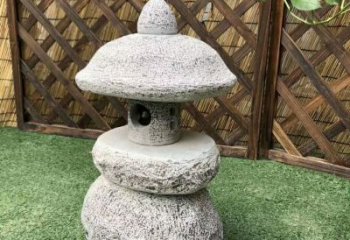 湖南青石仿古灯笼雕塑，实现仿古风格的彰显