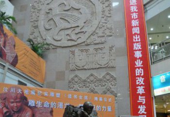 湖南令人惊叹的小女孩景观铜雕
