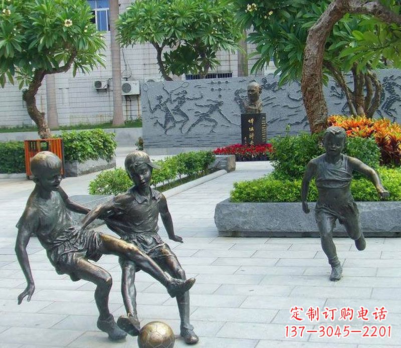 湖南小孩踢足球公园景观铜雕