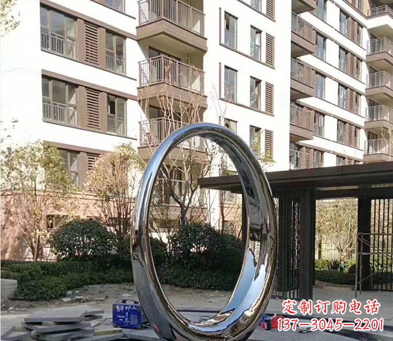 湖南小区不锈钢镜面圆环雕塑