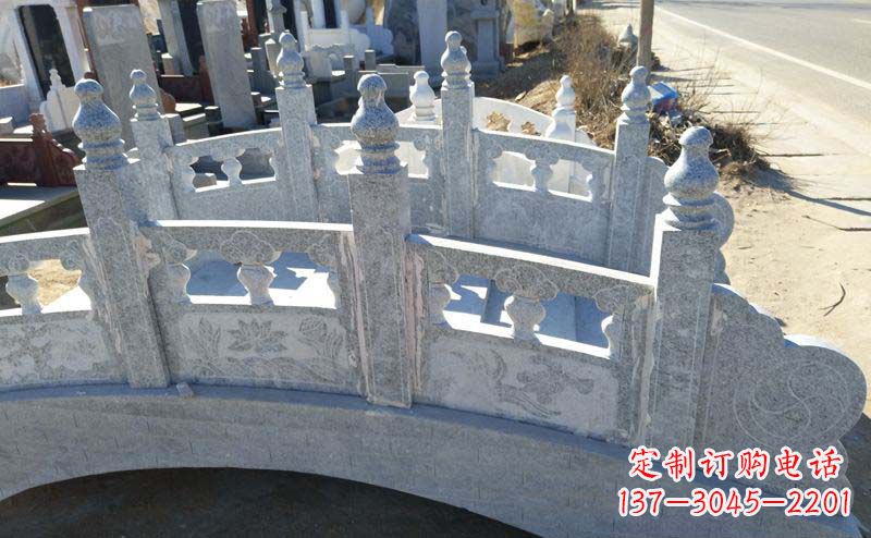 湖南小区公园大理石拱桥