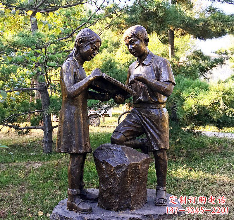 湖南校园读书的学生铜雕