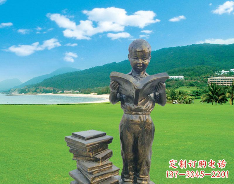 湖南校园看书的小男孩雕塑