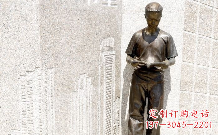 湖南校园看书的学生人物铜雕