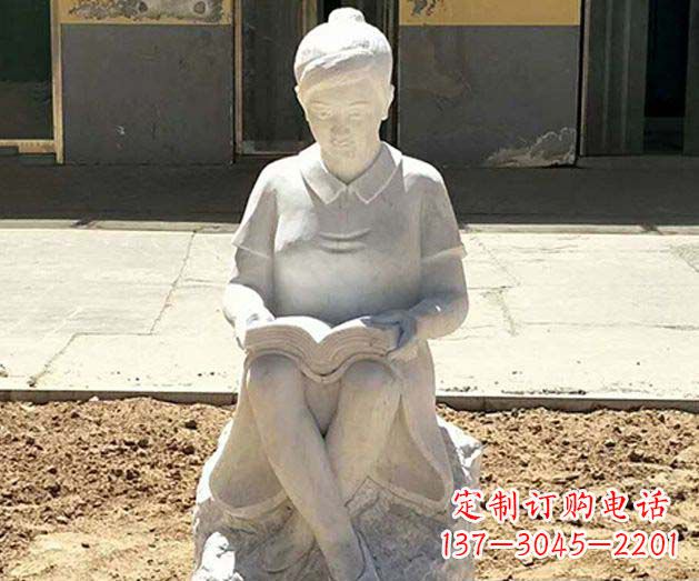 湖南校园看书女孩景观石雕