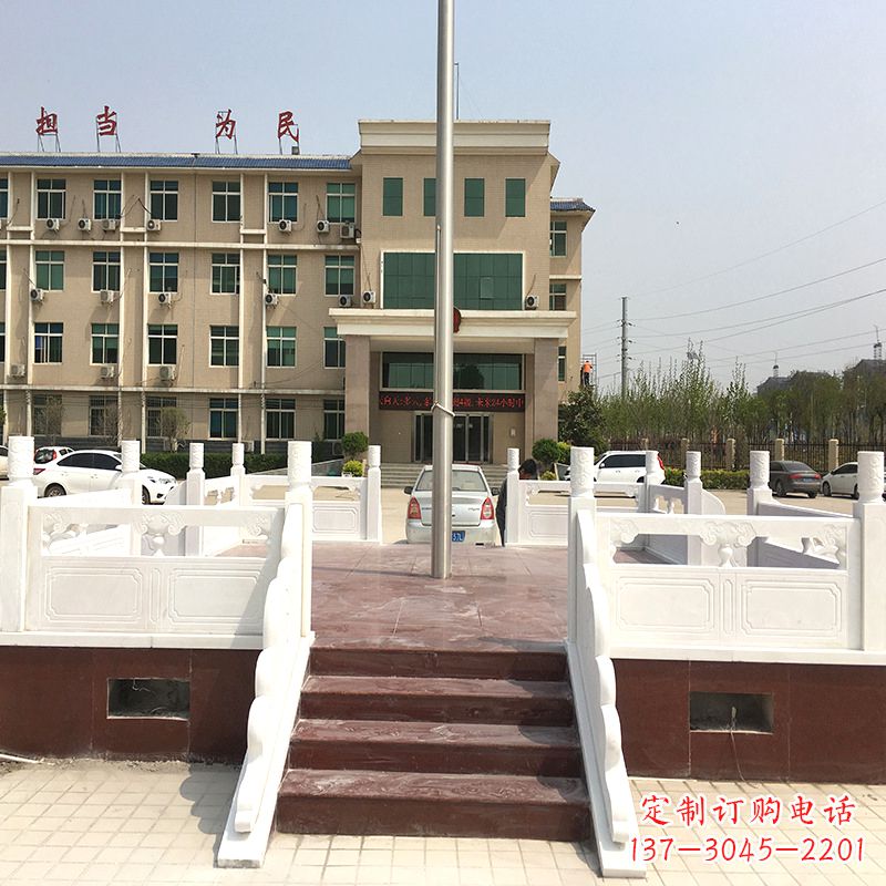 湖南学校广场石雕升旗台