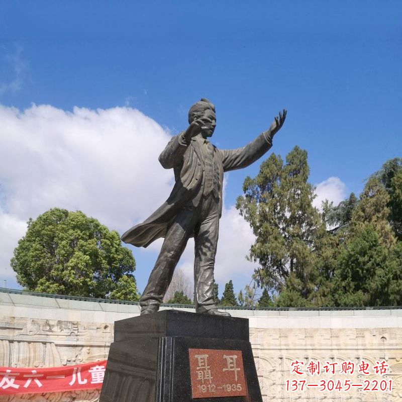 湖南音乐家聂耳公园广场雕像