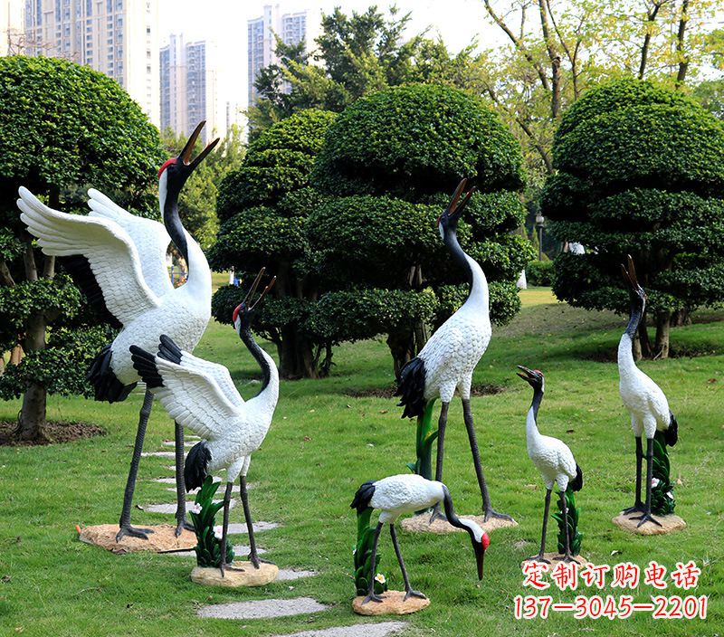 湖南幼儿园卡通丹顶鹤雕塑