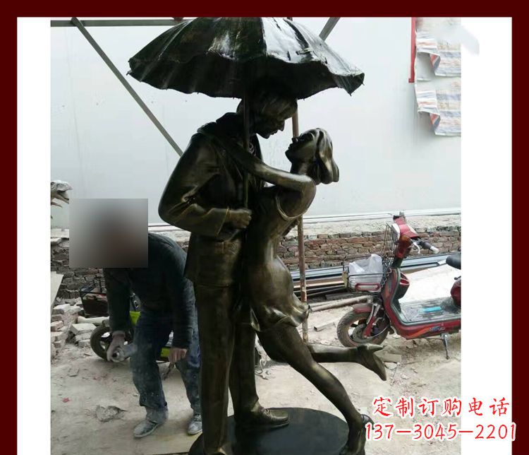 湖南雨伞下拥抱的情侣铜雕
