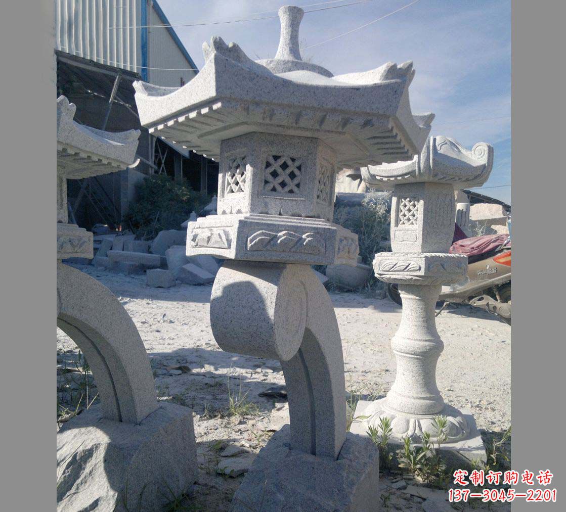 湖南园林景观草坪石灯雕塑