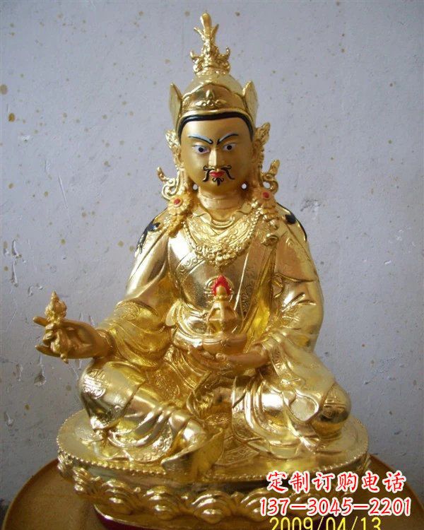 湖南铸铜贴金藏佛莲花生大士雕塑