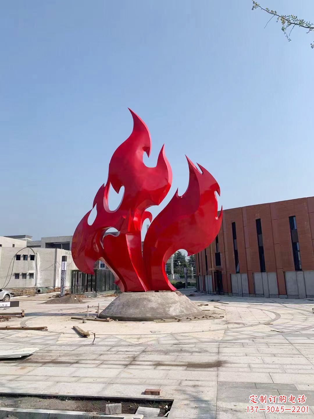 湖南大学操场抽象不锈钢火苗雕塑