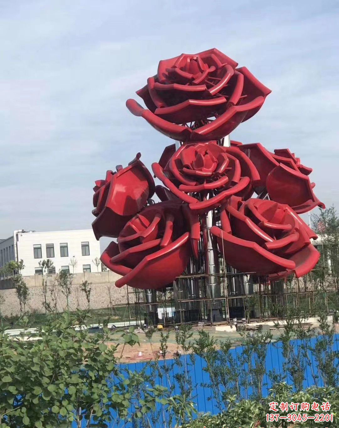 湖南玫瑰花雕塑-广场创意不锈钢红色玫瑰花雕塑